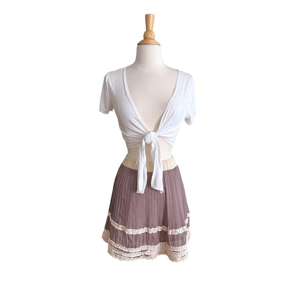 Très Bien USA Y2K Pleated Mini Skirt Lace Trim Romantic Cottagecore Kawaii Style - Picture 2 of 15